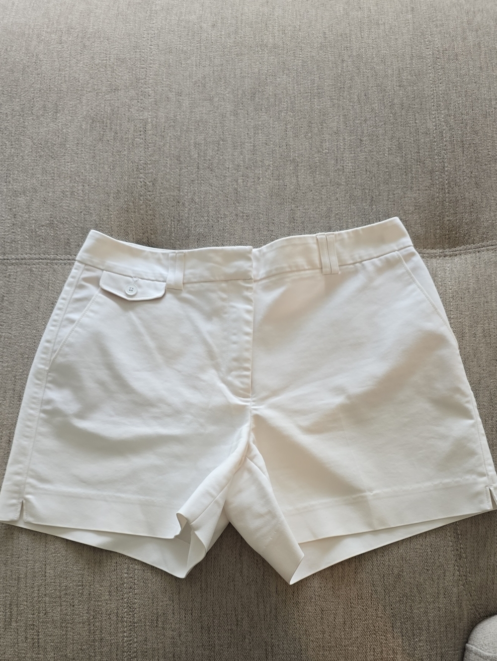 White House Black Market The “5 Short Tailored Shorts Women’s 8 White